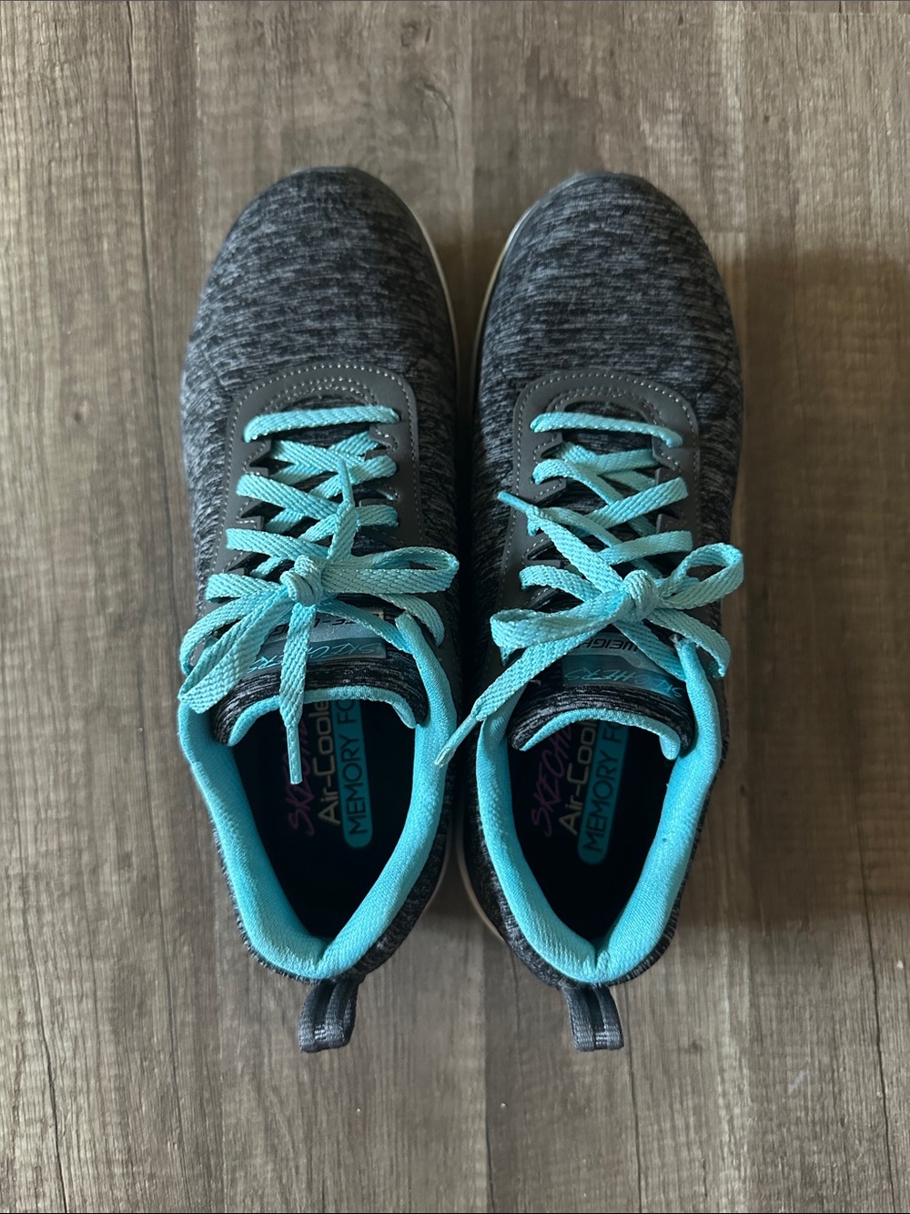 Women’s Lace Up Skechers Air Cooled Memory Foam Athletic Shoes in size 8.0